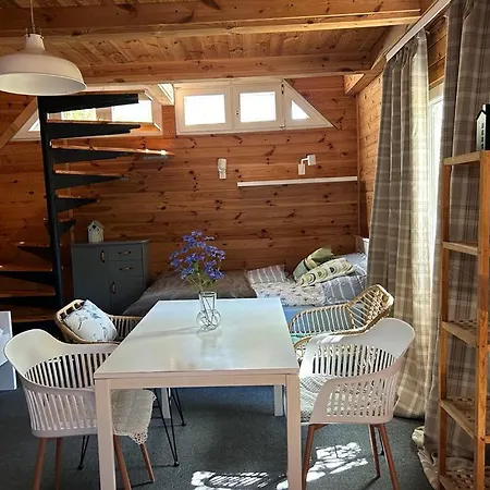 Lodge Ustka- Wakacyjny Domek Letni Wiatr